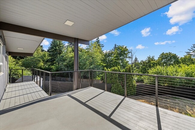 Building Photo - 9 Maple Ln