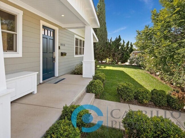 Building Photo - 3077 Ducommun Ave