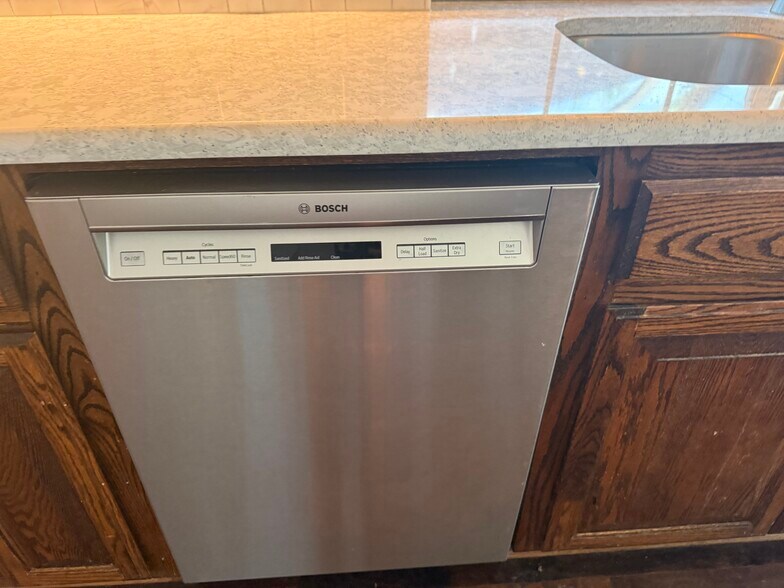 Bosch Dishwasher included - 2489 Yuma Dr