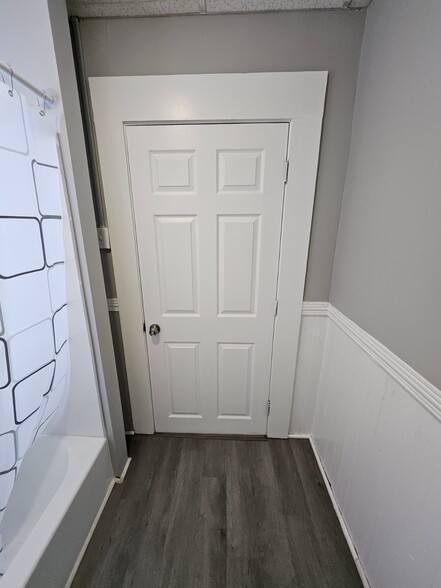 Building Photo - 287 Lake Ave