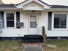 Building Photo - 104a Charles St
