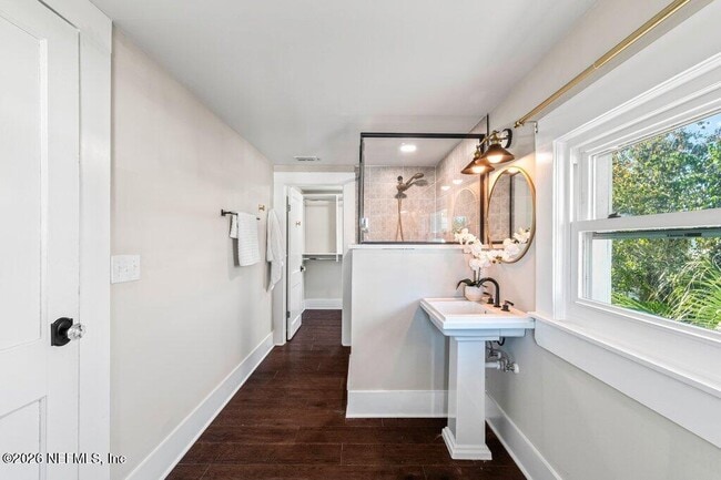 Building Photo - 2843 Oak St