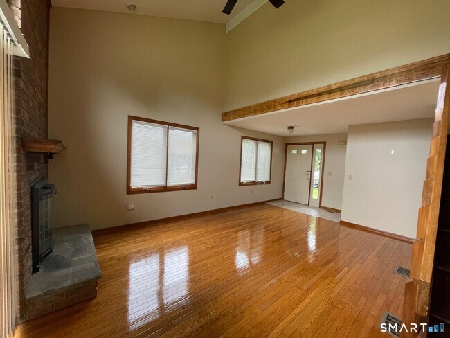 Building Photo - 54 Ivy Ln