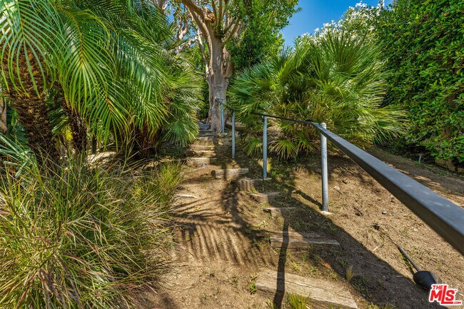 Building Photo - 3614 Malibu Country Dr