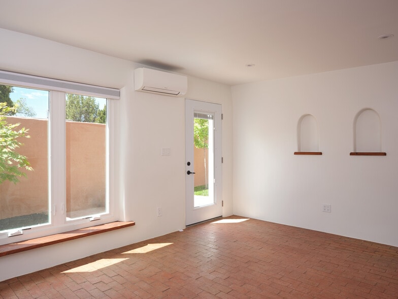 Building Photo - 731 Montez Pl