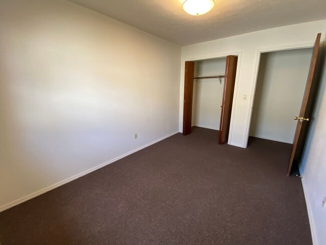 Building Photo - Northside Bloomington 3BR/2.5BA Townhome