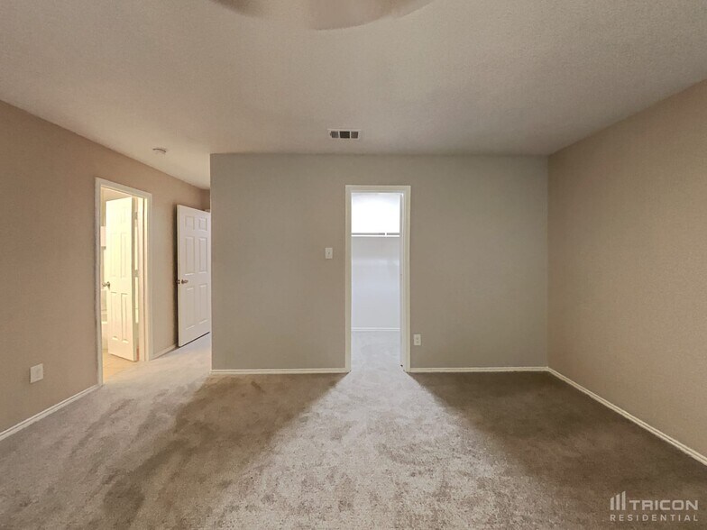 Building Photo - 429 Sandy Creek Dr