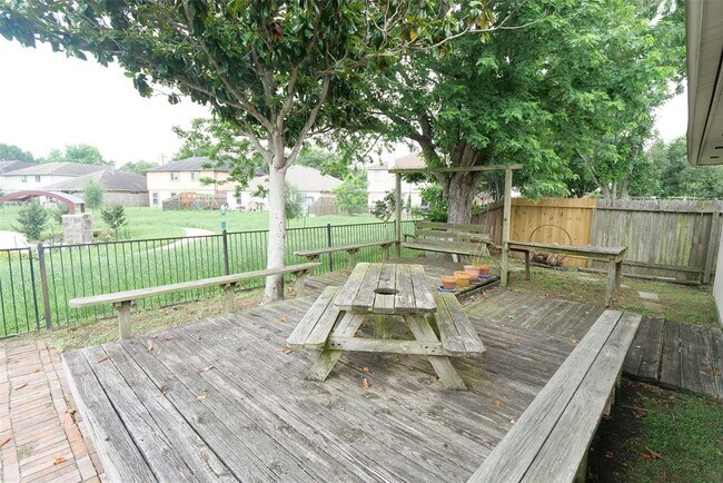 Building Photo - 23135 N Waterlake Dr