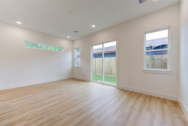 Building Photo - 4029 Knoxville St