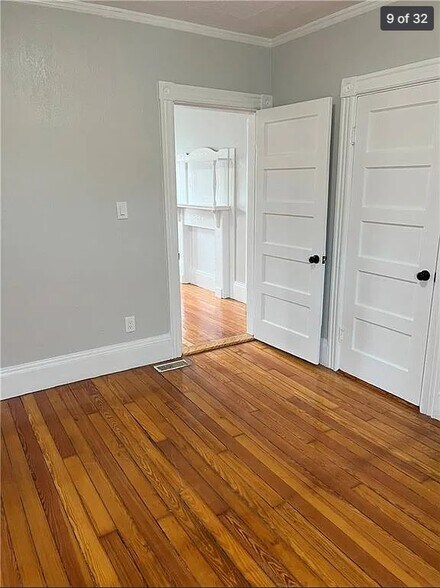 Building Photo - 1129 Main St