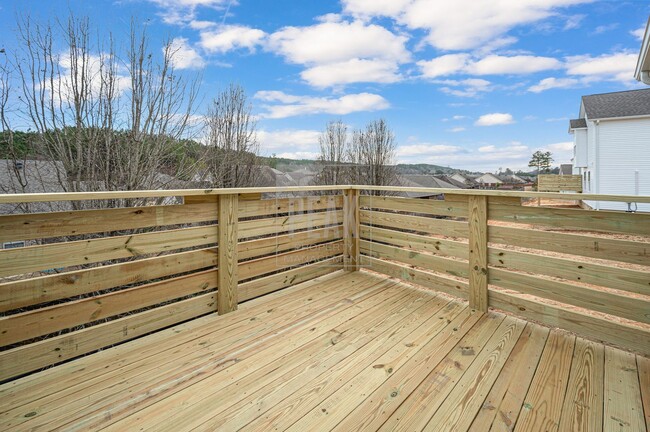 Building Photo - 390 Woodland Cir