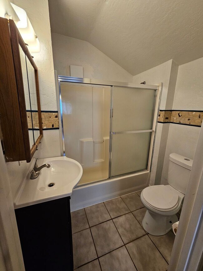 Building Photo - 2206001