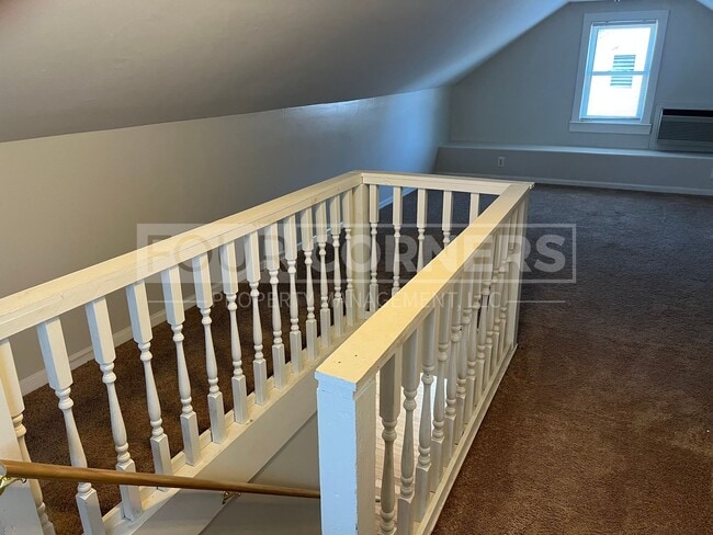 Building Photo - Beautiful 3 Bedroom 2 Bath House