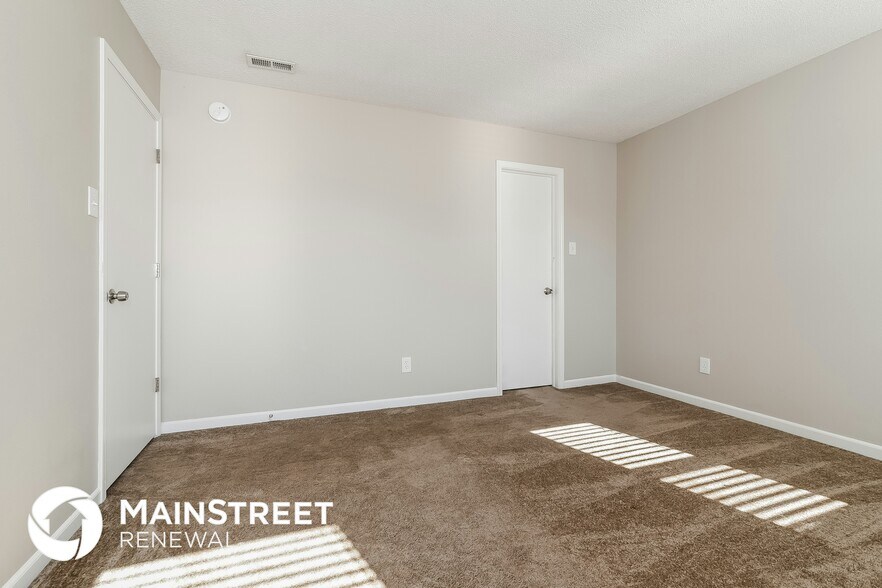 Building Photo - 10762 Glenayr Dr