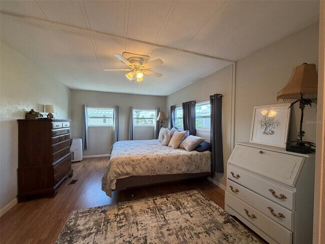 Building Photo - 542 Tampico Dr