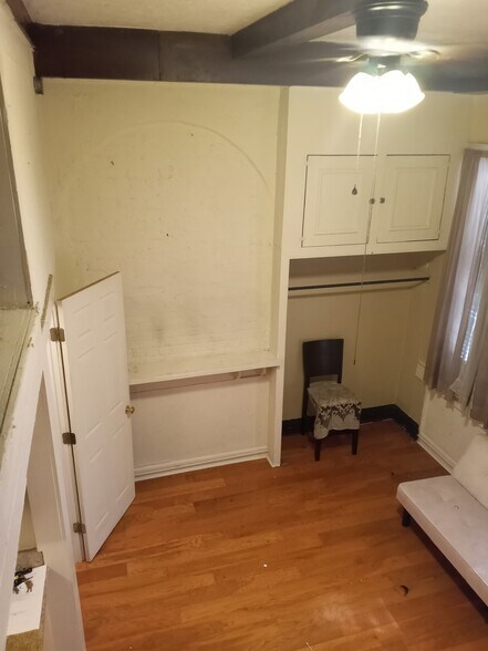 Building Photo - 929 Dumaine St