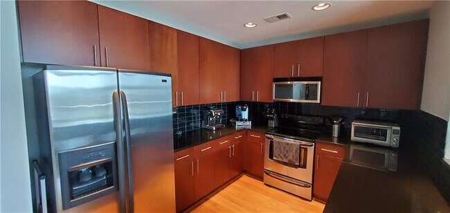 Building Photo - 950 W Peachtree St NW