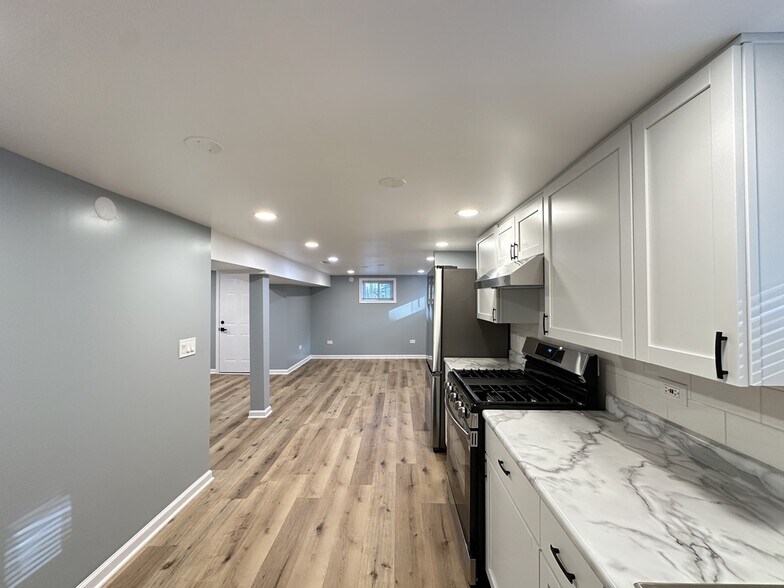 Building Photo - 2039 W 23rd St