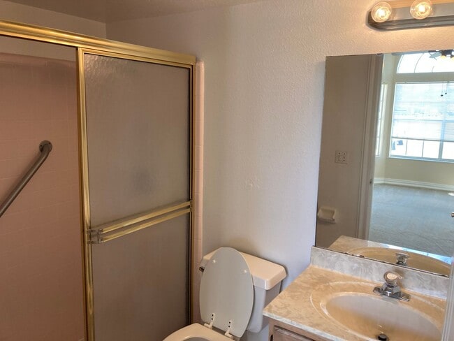 Building Photo - 3-Bedroom Pool Home in Bay Pointe – Kissimmee