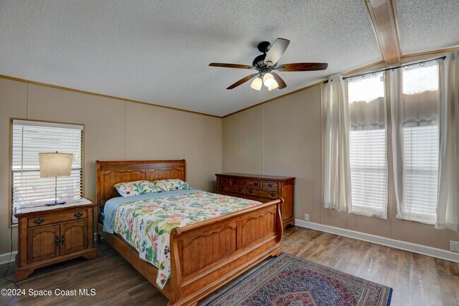 Building Photo - 561 Dolphin Cir