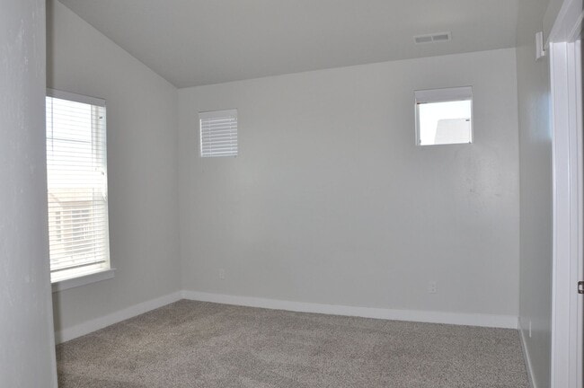 Building Photo - 3 bedroom, 2 bathroom house located in the desirable area of Saratoga Springs/ Lehi, UT