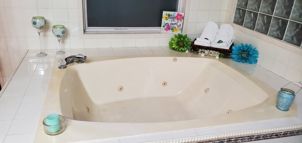 Building Photo - 6542 Sherry Ln