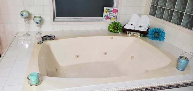 Building Photo - 6542 Sherry Ln