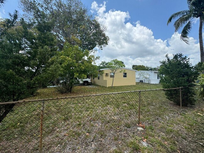 Building Photo - 3-2 House with a Pool