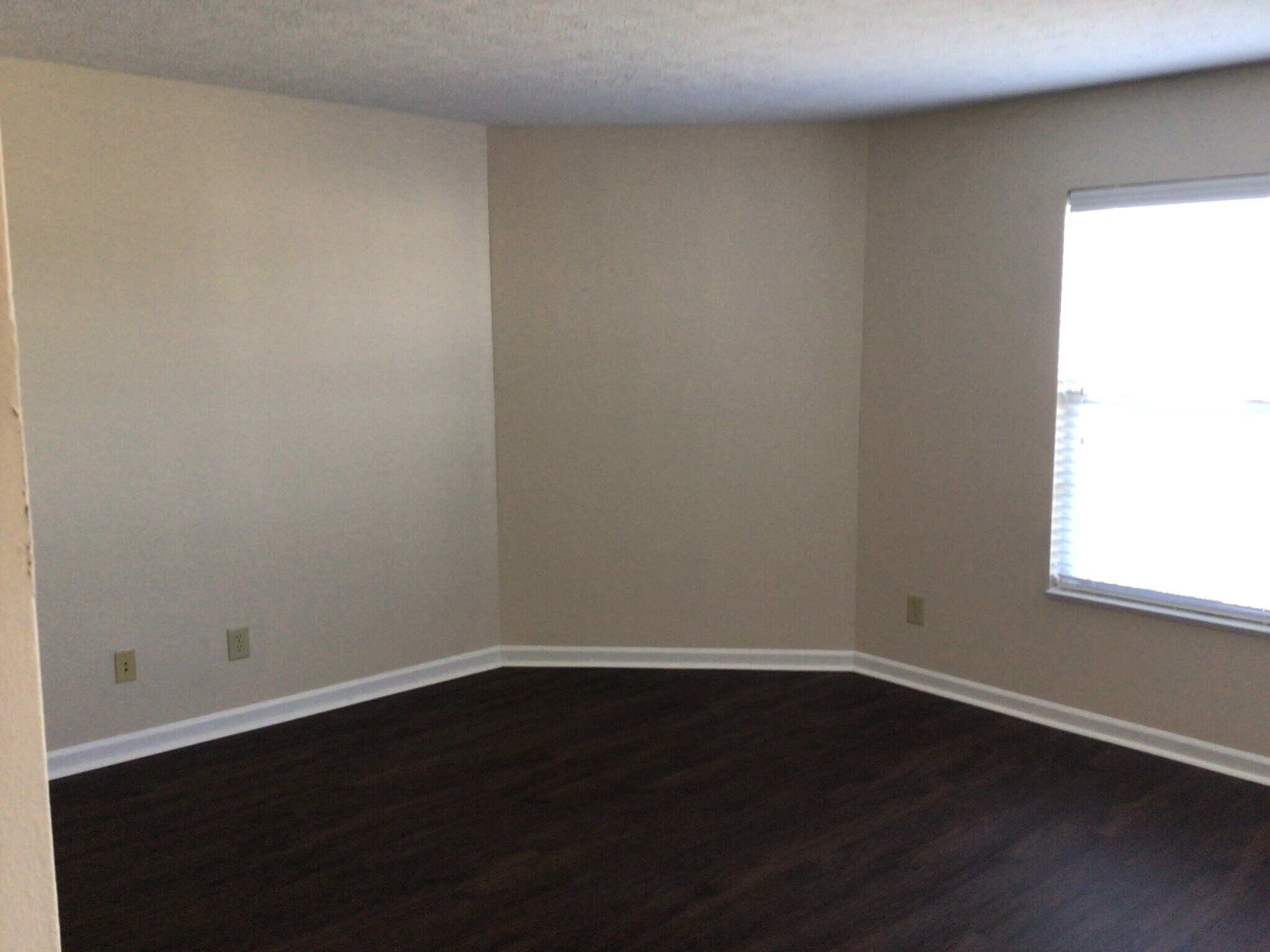 Building Photo - 2440 Tiptop Dr