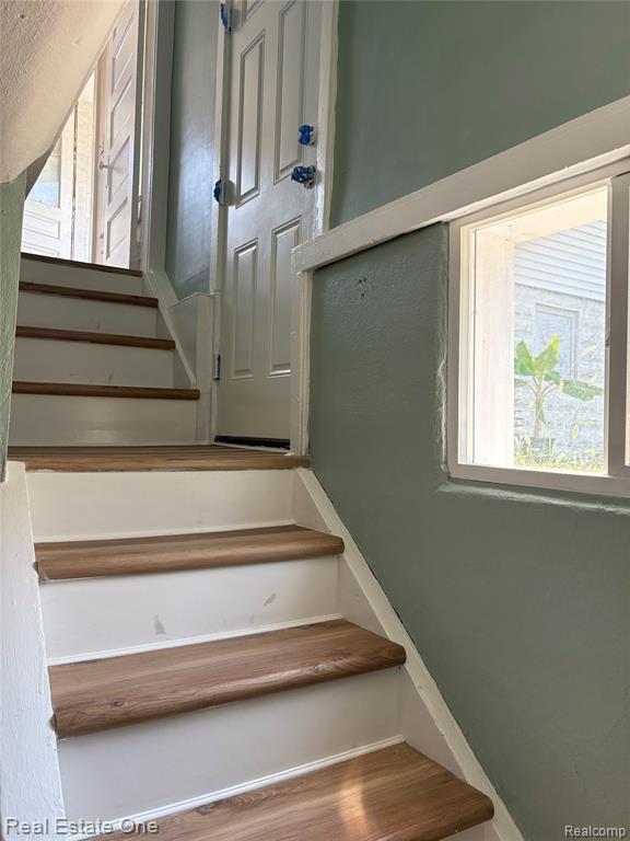 Building Photo - 319 W Parent Ave