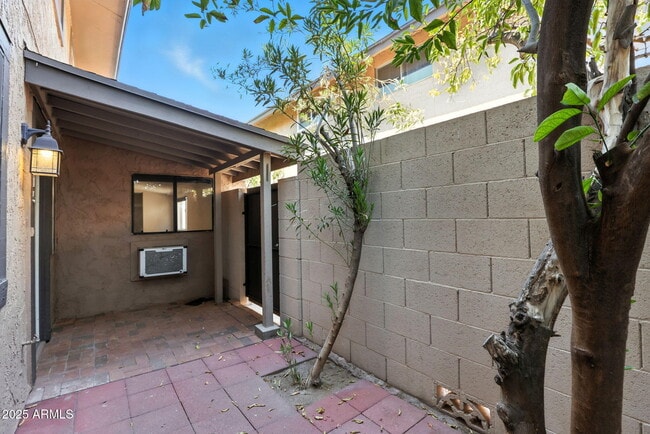 Building Photo - 1115 N 84th Pl