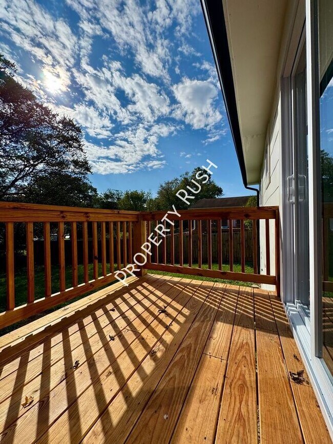 Building Photo - 824 Clift St