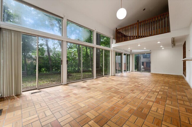 Building Photo - 2196 Willow Leaf Dr