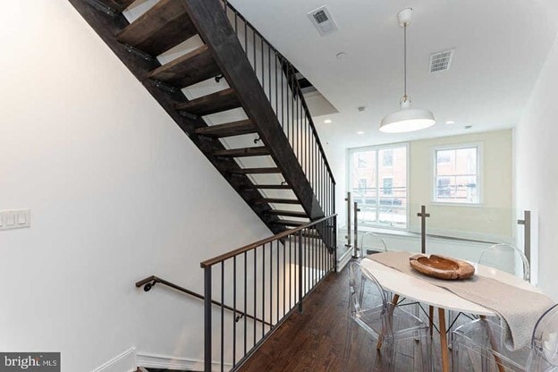 Building Photo - 1005 New Market St