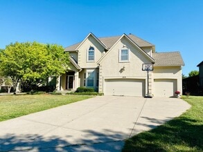 Building Photo - {8514} Village of Kensington + Finished B...