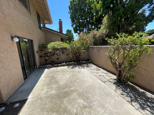 Building Photo - Updated La Ventana Condominium