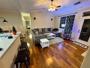 Building Photo - 8035 Lee Dr