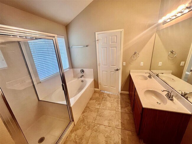 Building Photo - 2509 Elara Dr