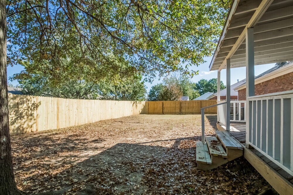 Building Photo - 10378 Yates Dr