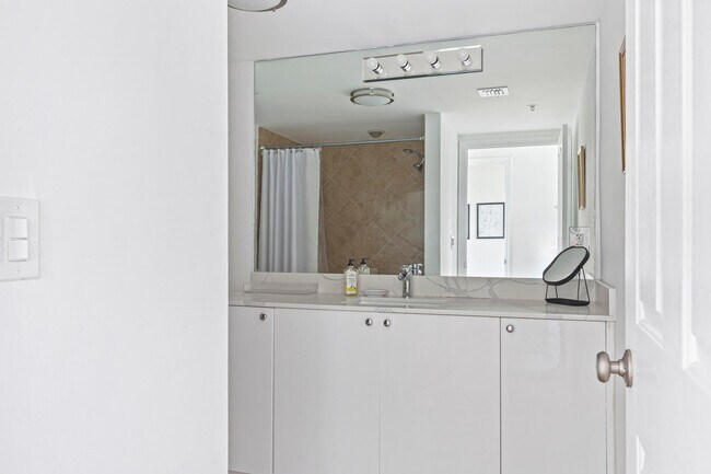 Building Photo - 600 S Dixie Hwy