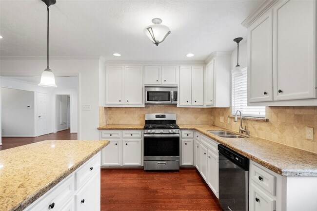 Building Photo - 2226 Droxford Dr