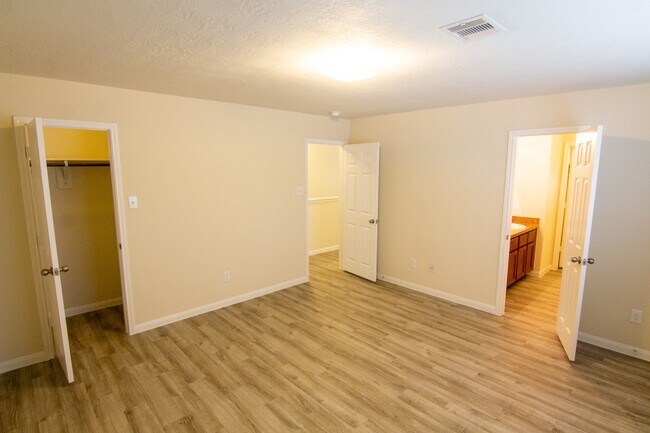 Building Photo - 15315 Lucky Star Dr