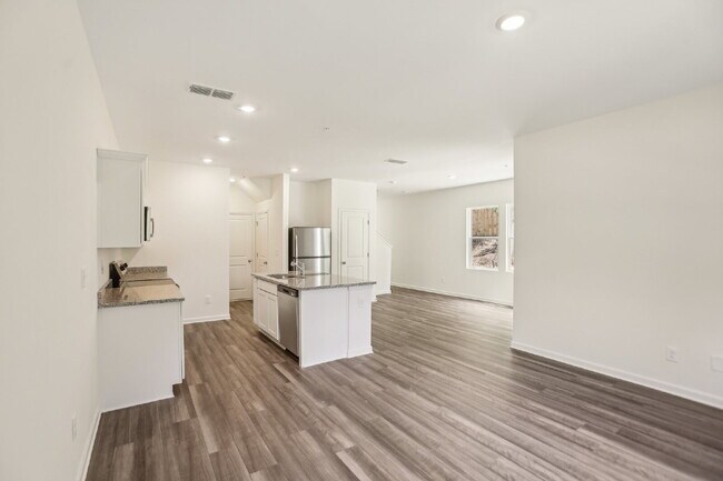 Building Photo - Stylish 3BR/2.5BA Home in Grey Hawk Community | $2,500/Month