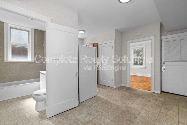 Building Photo - 4175 McRee Ave