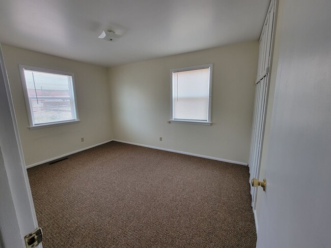 Building Photo - Moab Utah rental available with views of m...