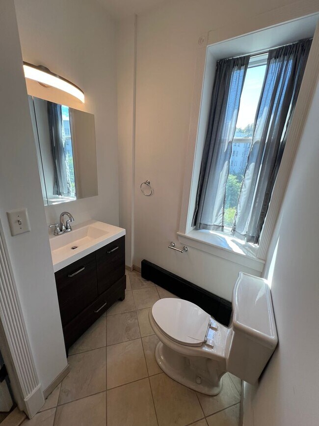 Building Photo - 4352 Main St