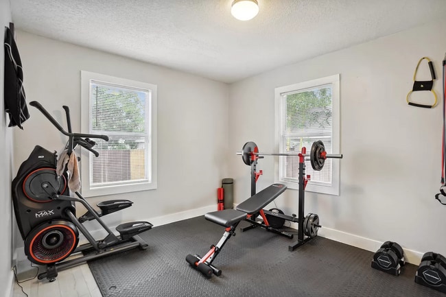 Building Photo - 735 Franklin Rd