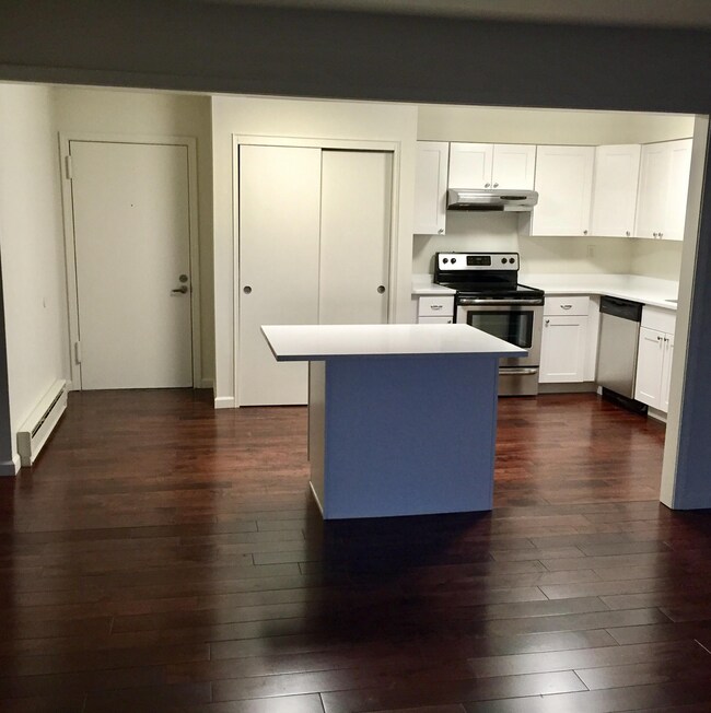 Interior Photo - 404 5th Ave