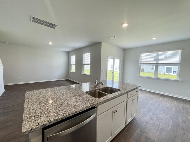 Building Photo - 240 Blue Haw Dr