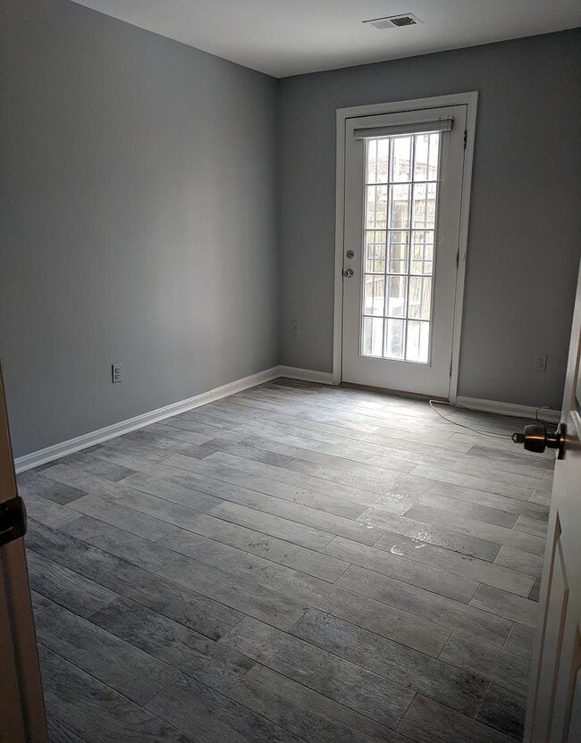Building Photo - "Charming 2-Bedroom Gem with Granite Count...